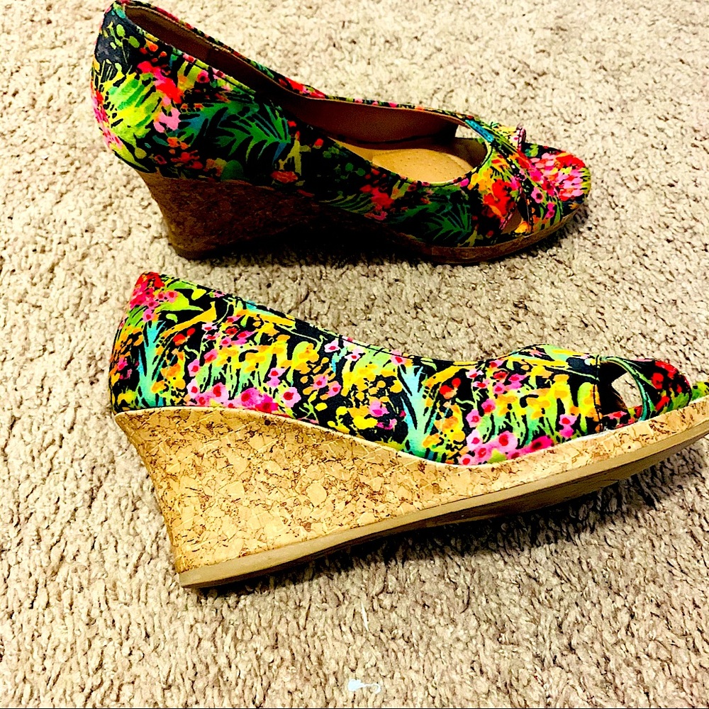 Floral wedges